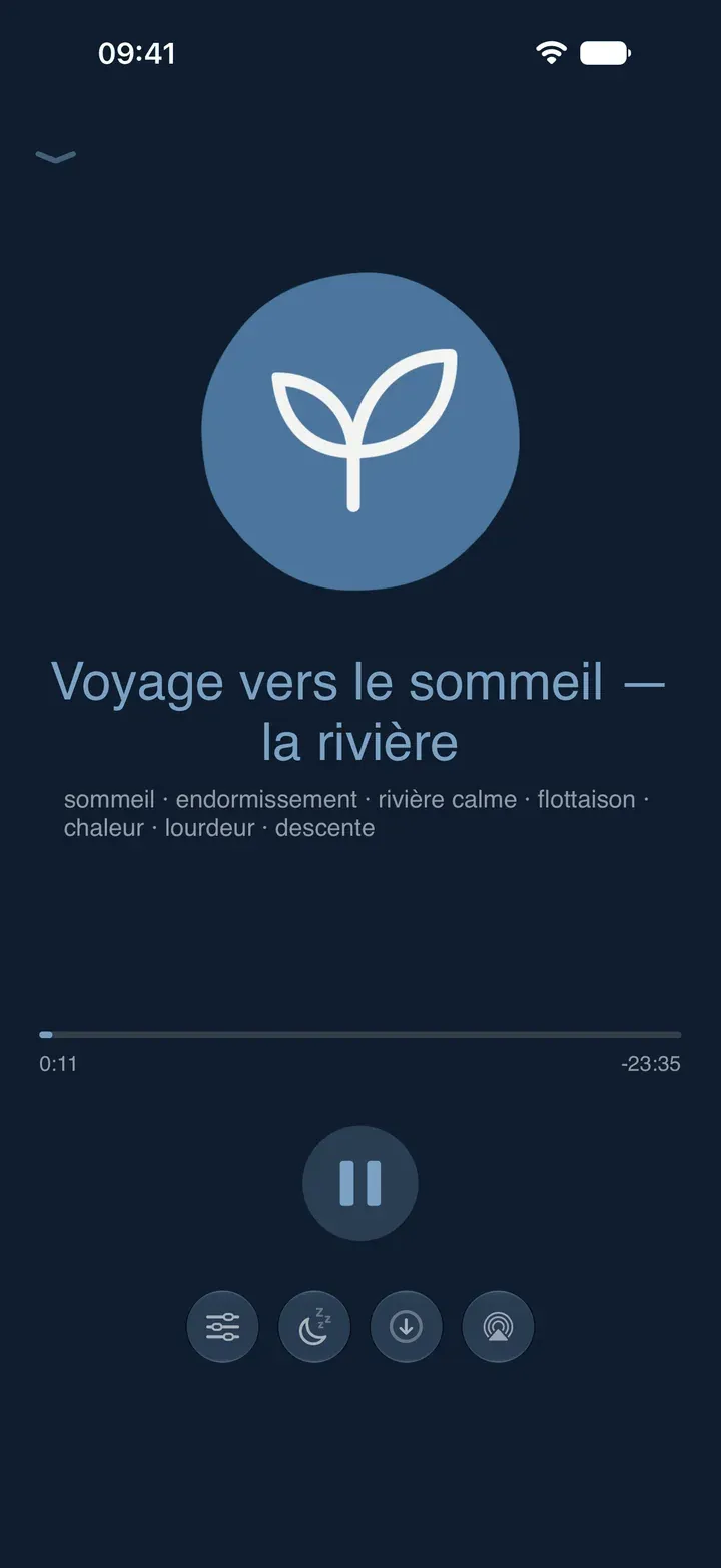 Le lecteur de Sophria sur iPhone pendant une séance de sommeil, avec l’équilibre entre la voix et l’ambiance, la minuterie d’arrêt et le téléchargement pour écouter hors ligne.