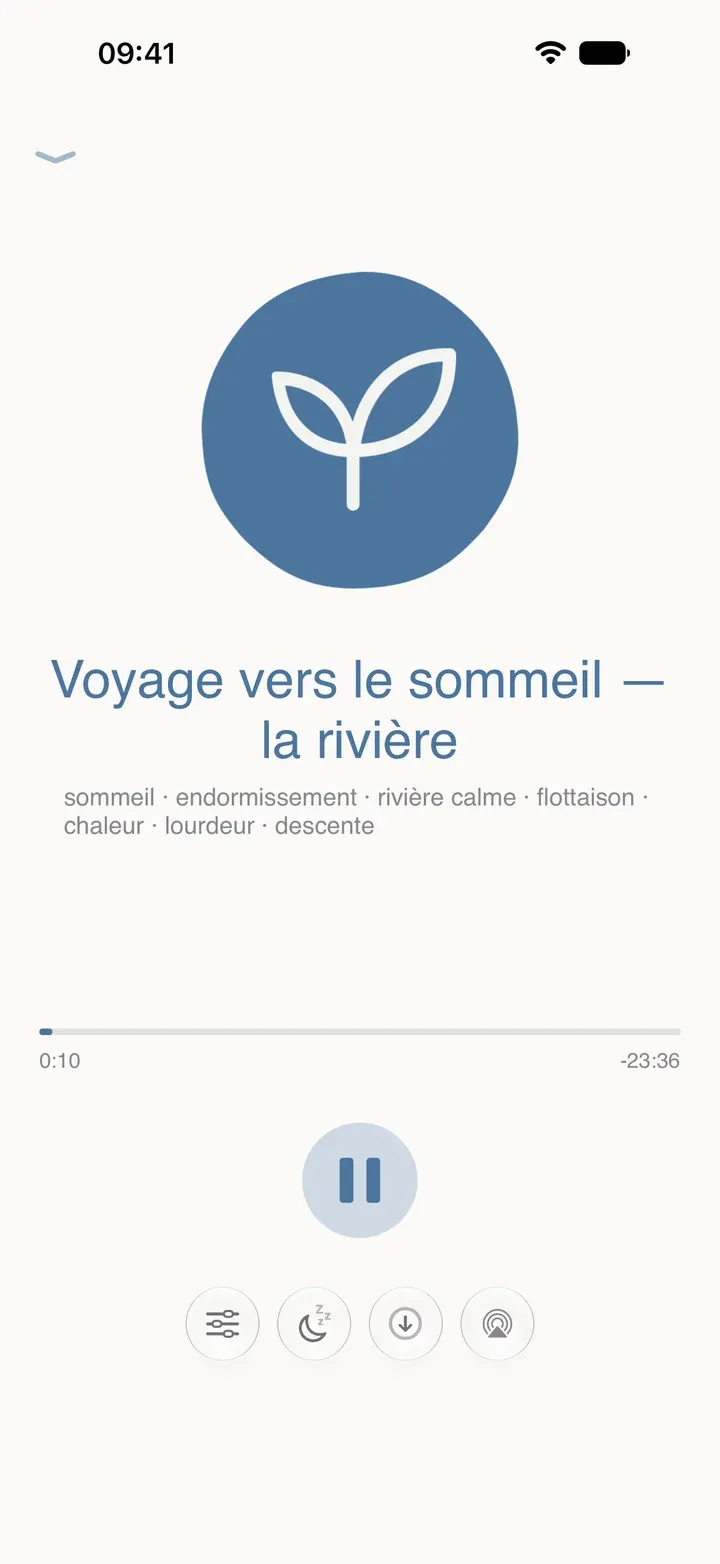Le lecteur de Sophria sur iPhone pendant une séance de sommeil, avec l’équilibre entre la voix et l’ambiance, la minuterie d’arrêt et le téléchargement pour écouter hors ligne.